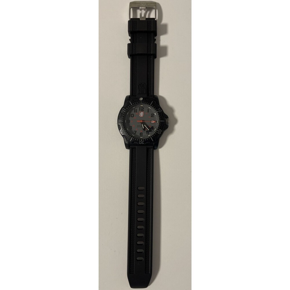 Men's Luminox Series 8800 Swiss Made Watch Rubber Band Preowned